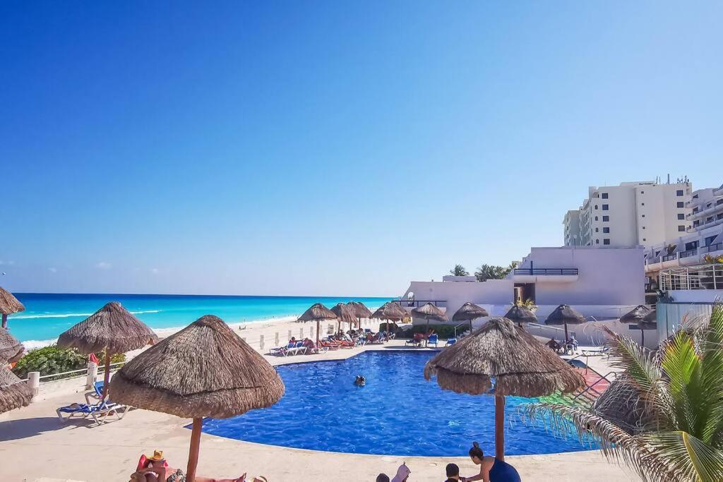 Villa Aurora Beautiful Beachfront Apartment Cancún Zewnętrze zdjęcie